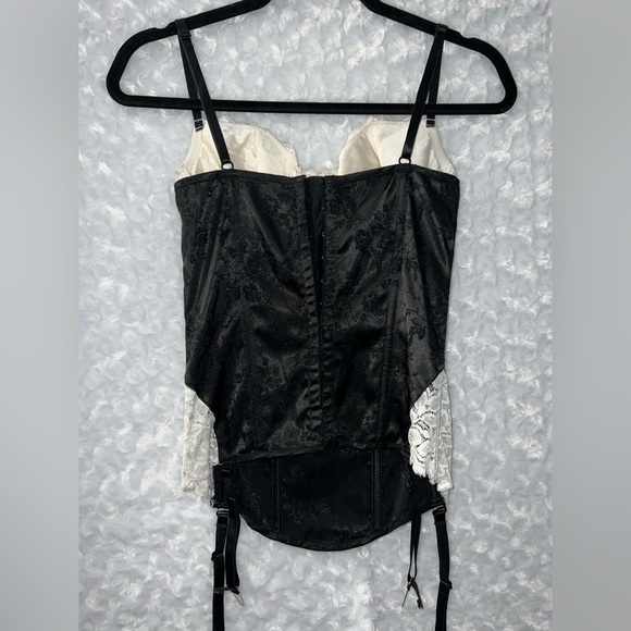 Fredericks of Hollywood Lace Bustier Corset - Black and White Size 34 - Picture 4 of 6